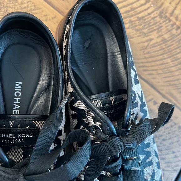 Michael Kors sneaker, size 6 1/2 M - Picture 9 of 10